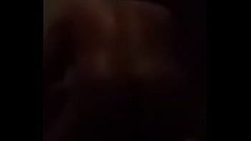 Oynat Gizli kamera .. amfi bu Kamboçyalı kız onu iyi emiyor ve amı sıkı, o zar zor 22 yaşında ve bana masaj yapan başka bir kadın duş masasında sikimi emdi