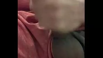 Riproduci Giovane ragazzo che si masturba il suo piccolo assolo di cazzo nero