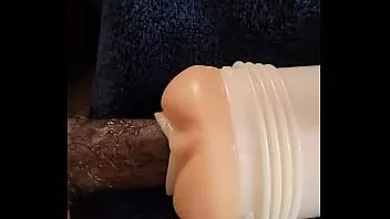 Redare Cocoș negru vs Fleshlight în timp ce vizionați porno #2