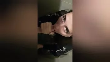 Oynat O ağzıma tuvalet ve cum beni yakaladı!
