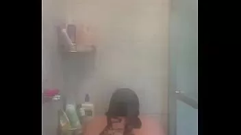 Odtwórz Sexy megzxxxo bierze mokry / mydlany prysznic - przemoczona cipka - przemoczone ogromne cycki - prysznic samica bbw solo