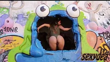 Play Provocative wall twerk by sexydea - prepare to be astonished!