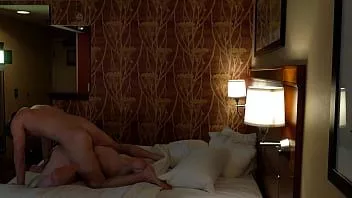 Jouer Bbw sexy avec un gros cul baisée dans un éclairage romantique