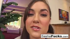 Abspielen Die dünne Brünette Sasha Grey bei einer intensiven Hardcore-Fick-Session