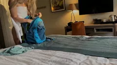 play La matrigna MILF e il figliastro condividono più di un semplice letto in un incontro tabù