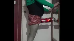 Redare Mașina de masturbare îndeplinește dorințele lui Sissy Crossdresser: Video real de casă