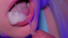 Abspielen Sinnlicher Nahaufnahme-Blowjob mit Cumshot