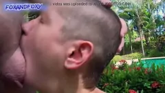 播放 充满精液的嘴：一个月的压抑后激烈的深喉脸部操