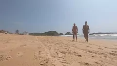 play NUDIST BEACH Adventure: Cuplu care se bucură de distracție publică în nuditate în Mexic