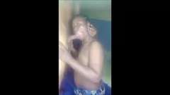 Jouer Horny Ebony Slut Isa Lez suce et baise la grosse bite noire de son propriétaire