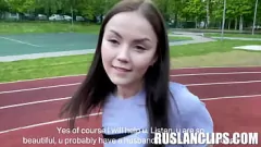 Abspielen Petite Teen Alexa Mills in öffentlicher Hardcore -Muschi klopfen