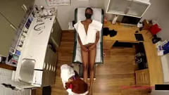 Reproduzir Ebony Soccer Star Jewel's Naughty Sports Physical com Pervy Doctor Tampa e a enfermeira Stacy
