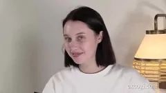 Riproduci La studentessa innocente Malory Malibu sperimenta la sua prima intensa sessione di leccata di fica in un selvaggio incontro universitario